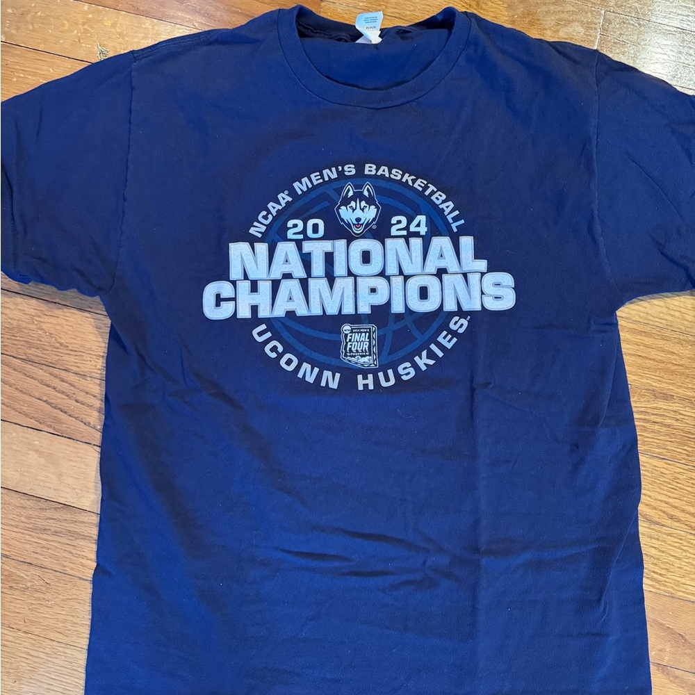 Men’s UCONN T-Shirt